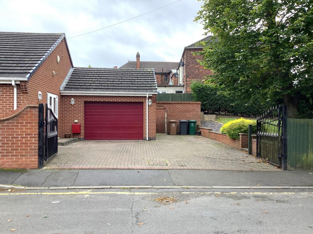 Private Parking &amp; Garage