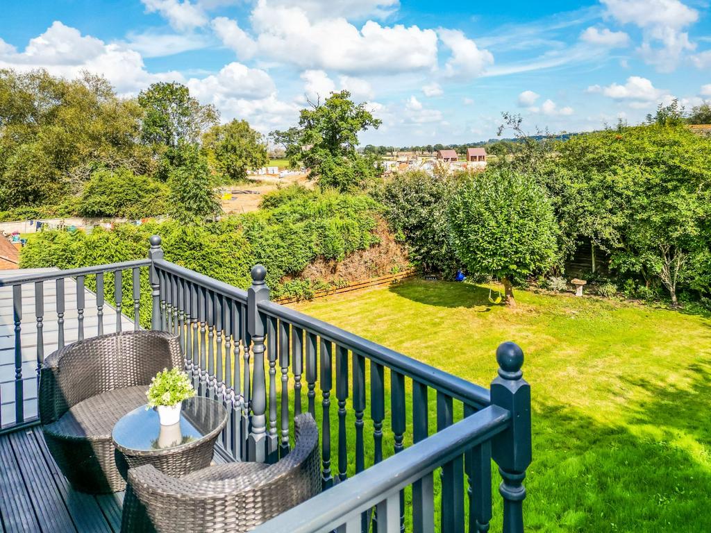 Newport, Berkeley, Gloucestershire, GL13 4 bed detached house for sale