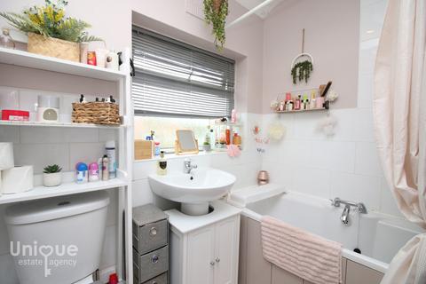 26 Brockholes Crescent, Poulton-le-fylde, FY6 8HU