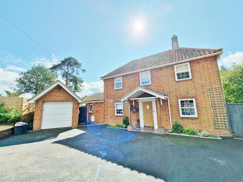 Orchard Close, Ringwood BH24 4 bed detached house - £650,000