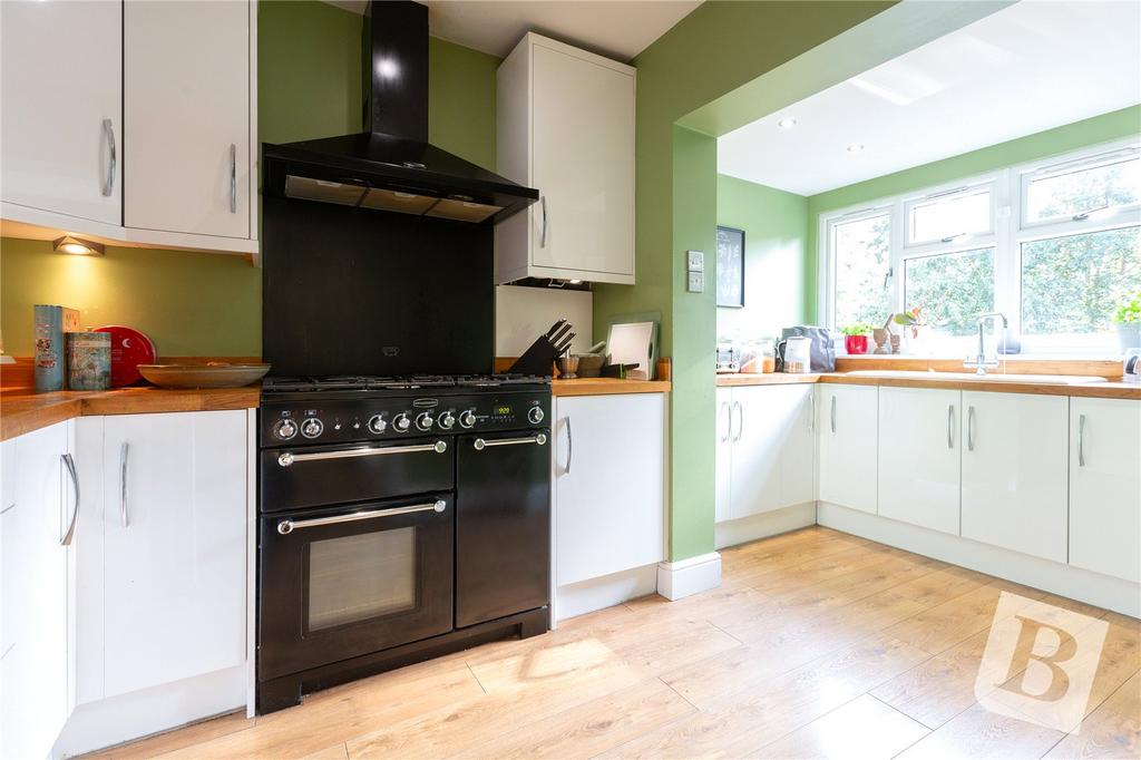 Lyndhurst Drive, Hornchurch, RM11 4 bed end of terrace house for sale £650,000