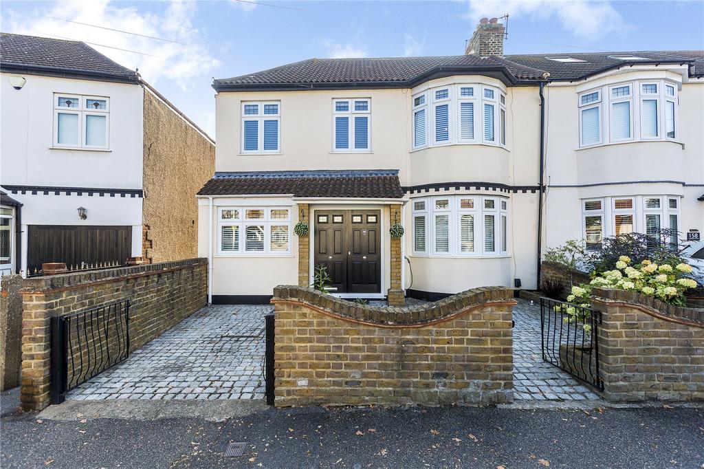 Lyndhurst Drive, Hornchurch, RM11 4 bed end of terrace house £650,000