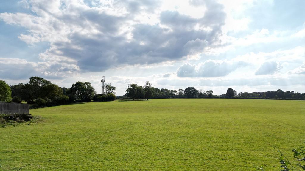 Road, Prestwood, HP16 3 bed semidetached house for sale £595,000