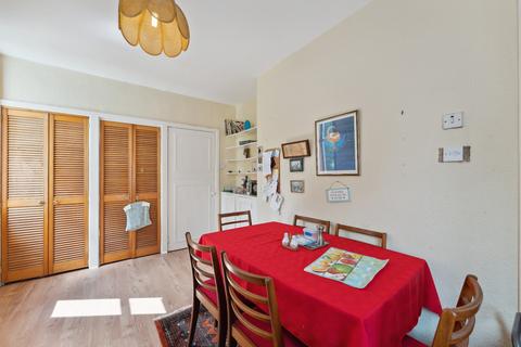 15 Mearns Road, Clarkston, Glasgow, G76 7ES