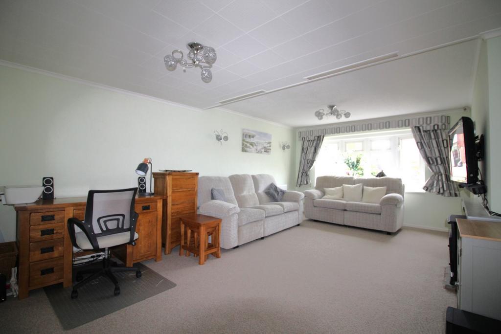 Sheraton Drive, Kidderminster, DY10 2 bed bungalow for sale £280,000