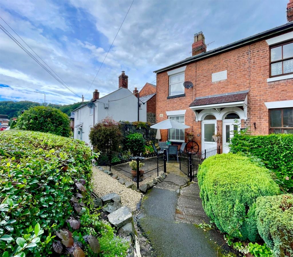 Nelson Place, Welshpool, Powys, SY21 4 bed semidetached house £320,000