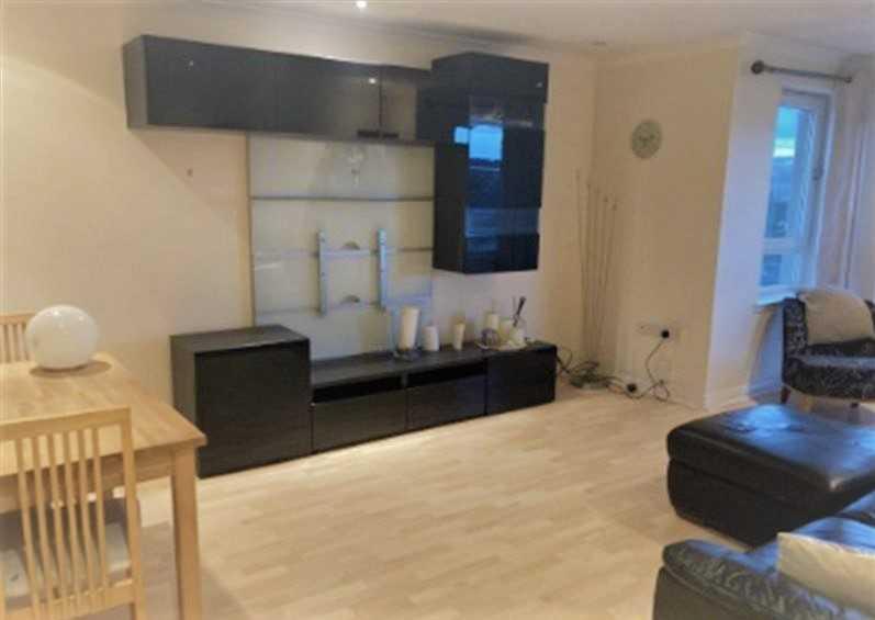 Ross Avenue, Perth 2 bed flat £800 pcm (£185 pw)