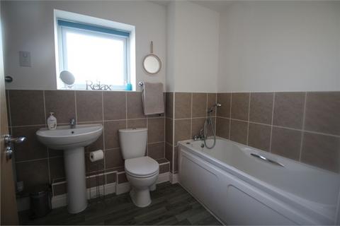 2 bedroom flat to rent, Harley Drive, Walton