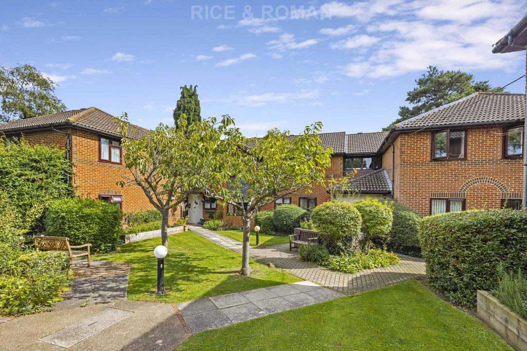 Huntsgreen Court, Bracknell RG12 2 bed retirement property for sale £140,000
