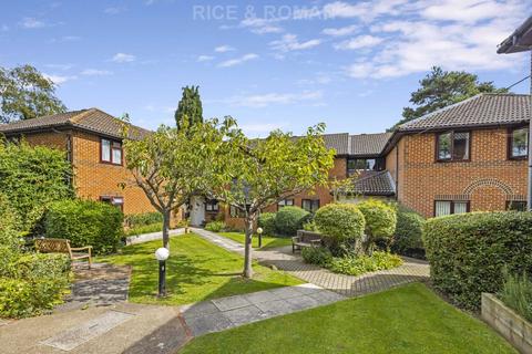 2 bedroom retirement property for sale, Huntsgreen Court, Bracknell RG12