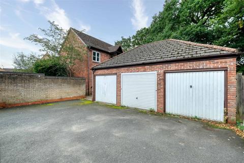 16 Calcutt Way, Shirley, Solihull, B90 1RS
