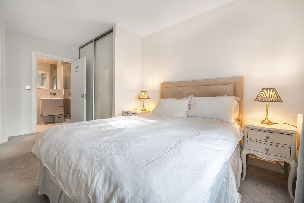 Island, Convenient for Reading and Green Park Station, RG2 2 bed