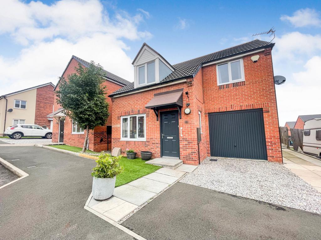 Felixstowe Road, Sunderland, Tyne and Wear, SR4 0BF 3 bed detached