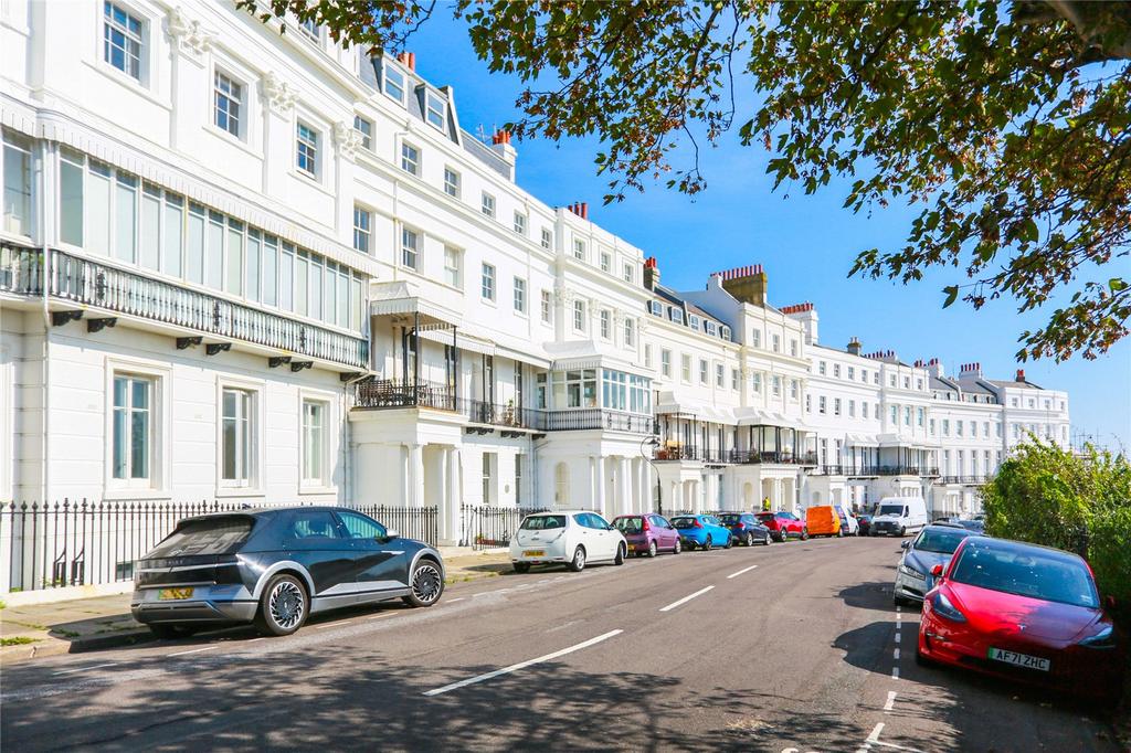 Lewes Crescent, Brighton, East Sussex, BN2 2 bed apartment to rent £