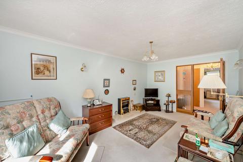 2 bedroom retirement property for sale, Chorleywood, Rickmansworth, WD3