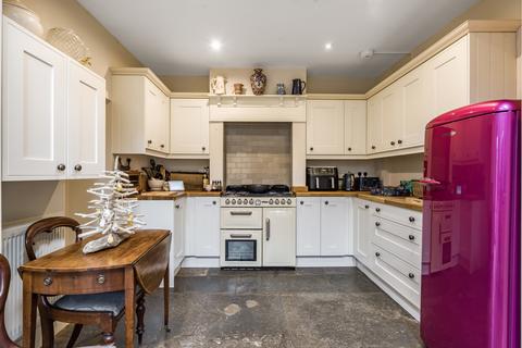 12 Bishopston, Montacute, TA15 6UX