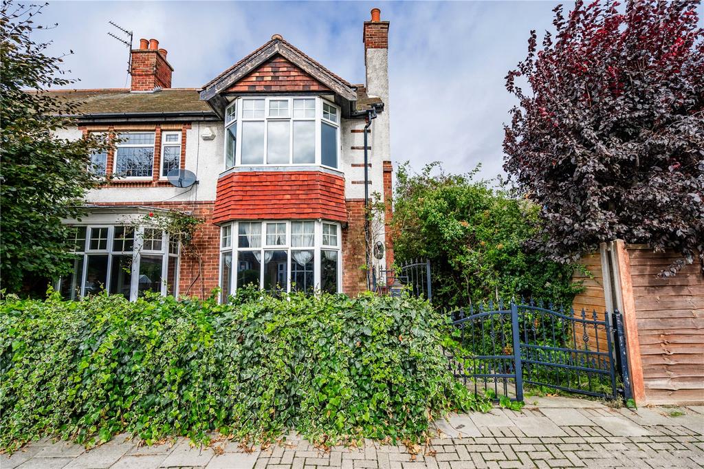 Remillo Avenue, Grimsby, Lincolnshire, DN32 3 bed semidetached house