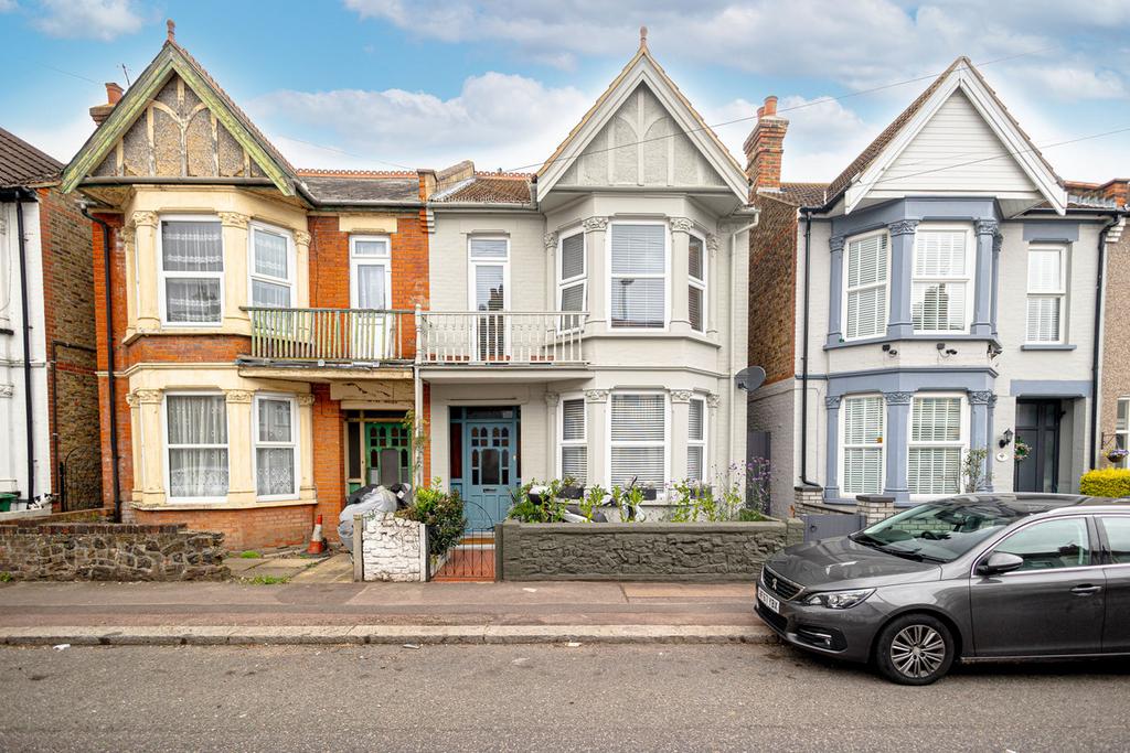 Westbourne Grove, Westcliffonsea, SS0 4 bed terraced house for sale