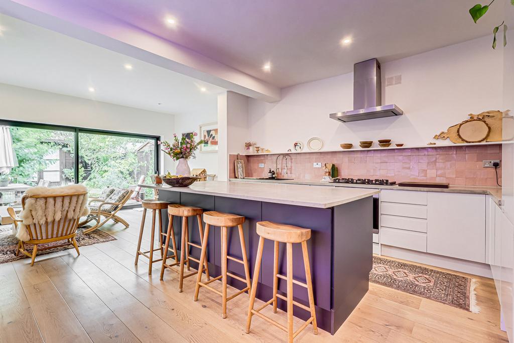 Westbourne Grove, Westcliffonsea, SS0 4 bed terraced house for sale
