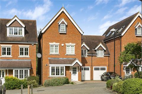 4 bedroom semi-detached house to rent, Brackendale Close, Englefield Green, Egham, Surrey, TW20