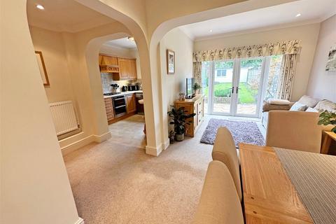3 bedroom semi-detached house for sale - Berkeley Road, Shirley, B90 2HS
