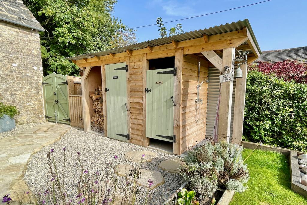 Store &amp; Outside Shower