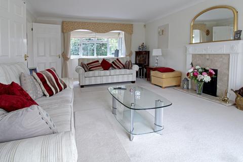 3 bedroom detached house for sale, Woodstock Gardens, Aldwick, Bognor Regis, West Sussex PO21
