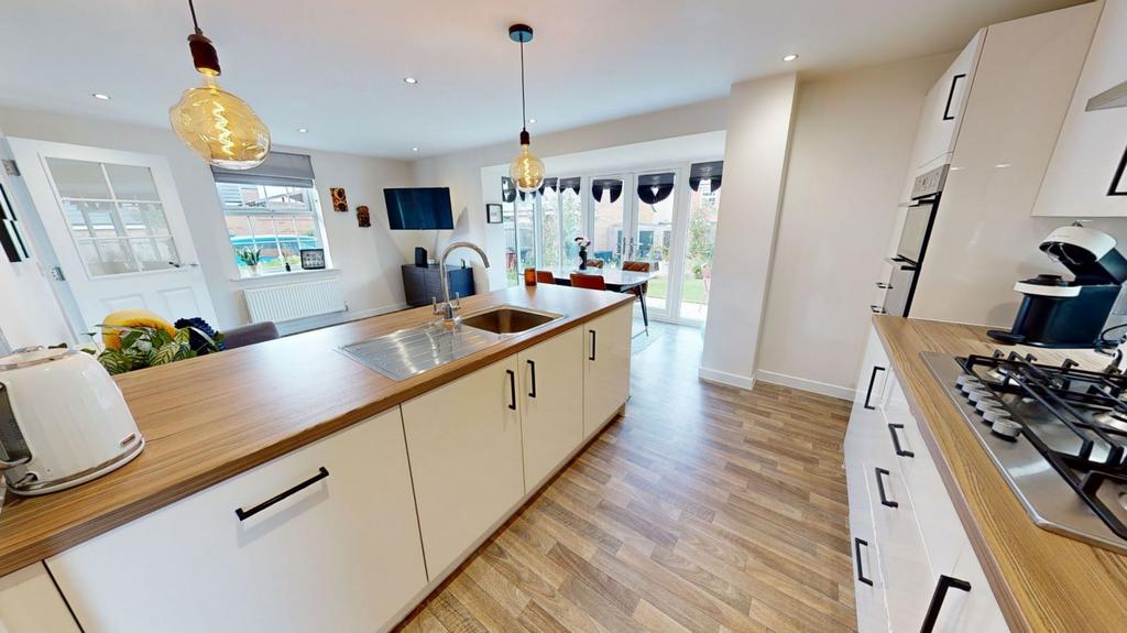 Kitchen/dining/family room