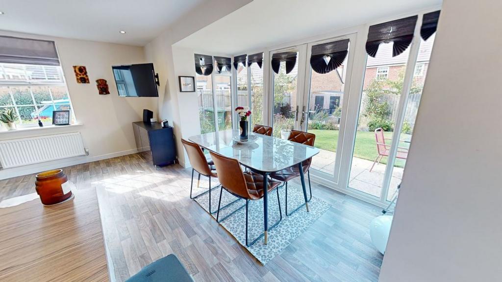 Kitchen/dining/family room