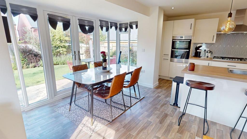 Kitchen/dining/family room