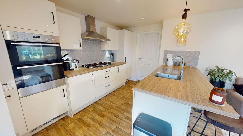 Kitchen/dining/family room