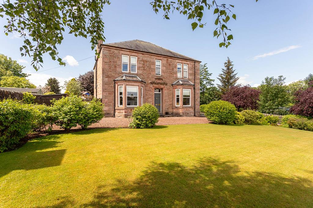 Moray House, 307 Main Street, Kelty, KY4 0BB 5 bed detached house for