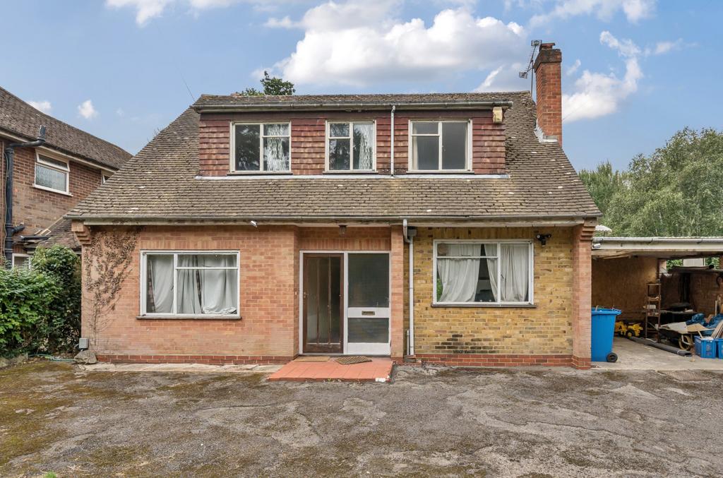 Salisbury Road, Farnborough... 3 bed detached house £600,000