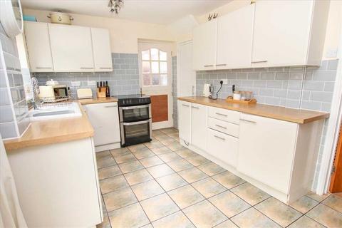 3 bedroom detached house for sale, Helsby Road, Lincoln