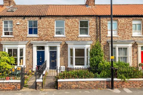 3 bedroom terraced house to rent, Heworth Village, York, YO31