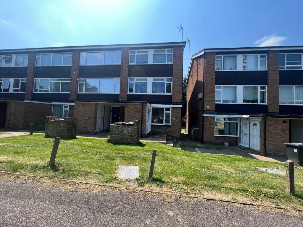 Ashdown Drive, Borehamwood 2 bed flat for sale £329,000