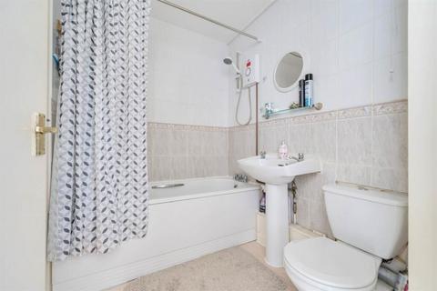 1 bedroom flat for sale - Harfield Court, Lyon Street, Bognor Regis, West Sussex, PO21 1EE