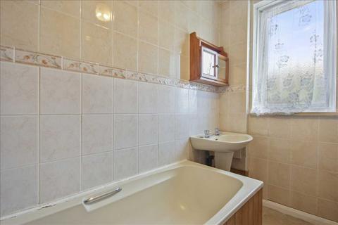 2 bedroom end of terrace house for sale - Lillechurch Road, Essex