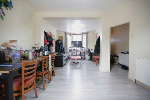 123 Fourth Avenue, London, E12 6DP