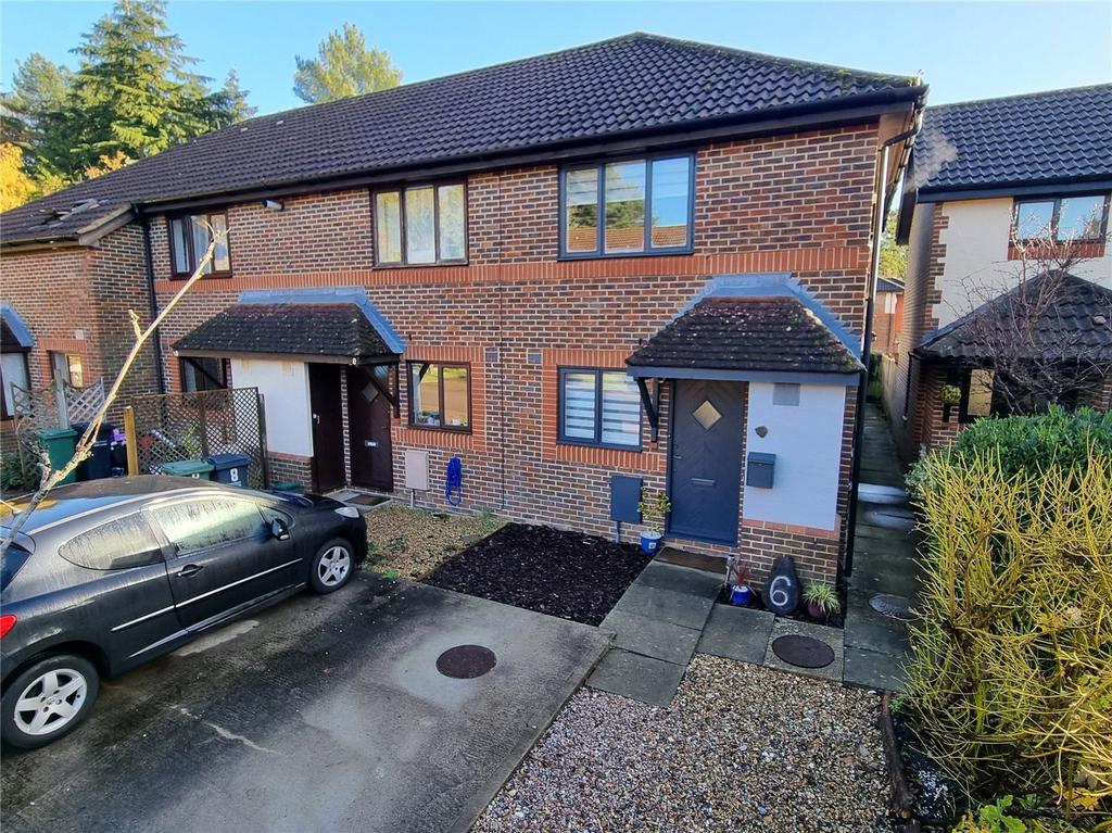 Langshott, Horley, Surrey, RH6 2 bed end of terrace house for sale £