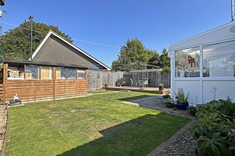 2 bedroom detached bungalow for sale, Robins Drive, Aldwick, Bognor Regis, West Sussex PO21