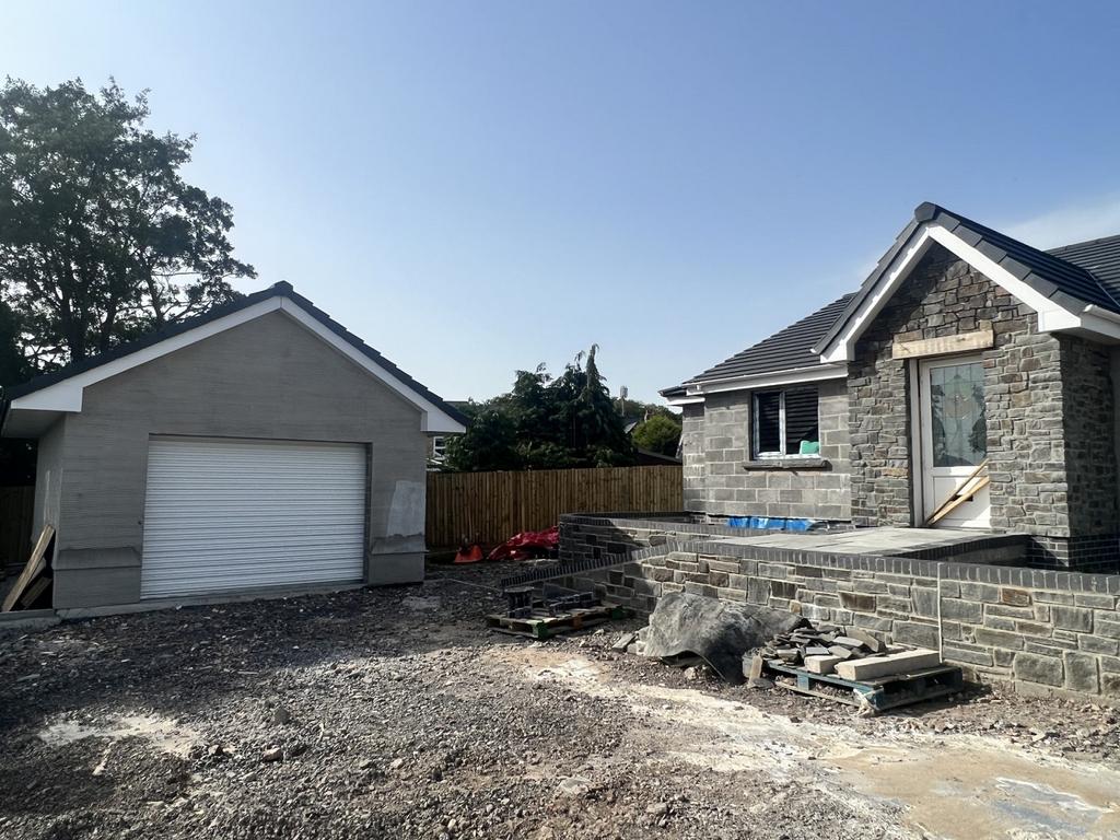 Brynceunant, Upper Brynamman, Ammanford, Carmarthenshire. 3 bed