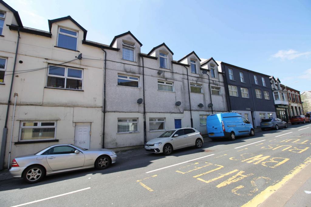Ystrad Road, Pentre CF41 7PE 2 bed flat to rent £525 pcm (£121 pw)