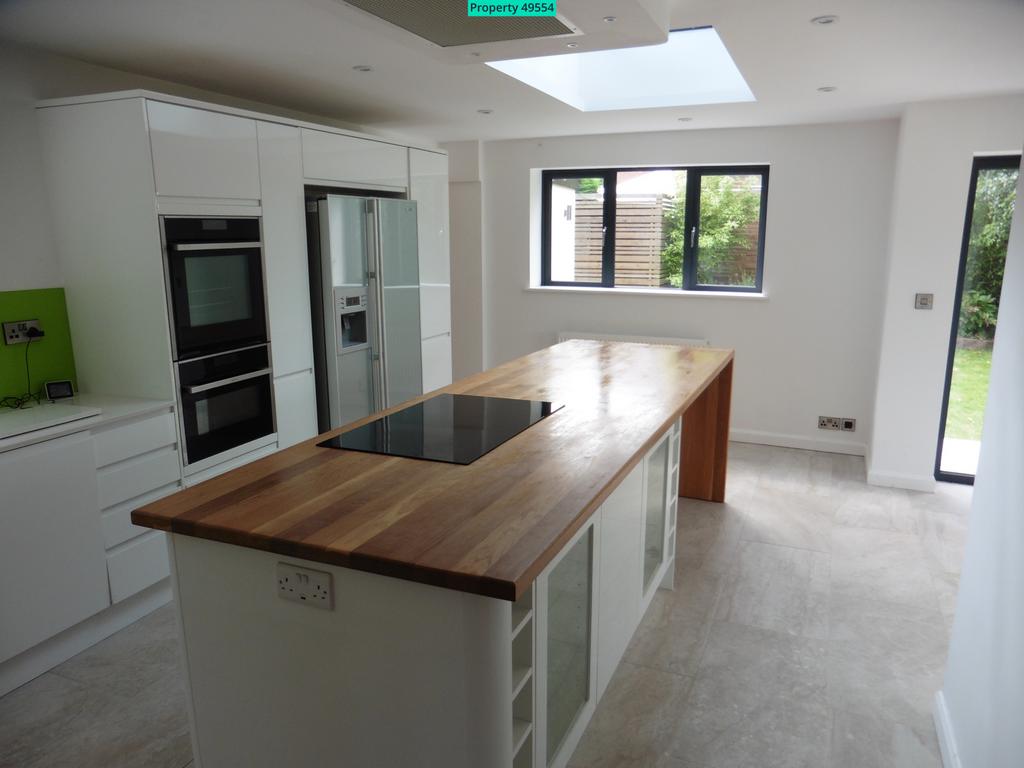 49 Winnington Road, Marple... 4 bed detached house £1,950 pcm (£450 pw)
