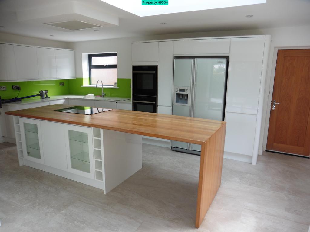 49 Winnington Road, Marple... 4 bed detached house £1,950 pcm (£450 pw)