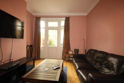 1 bedroom semi-detached house to rent, Room 6 ,75 Alcester Road, Birmingham, West Midlands, B13 8EB