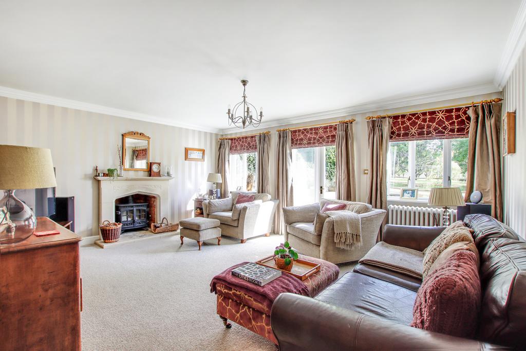 East Street, Hunton, Maidstone, Kent, ME15 5 bed detached house for