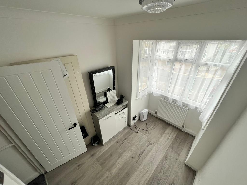 Room to let for single occupancy in Dagenham, RM8