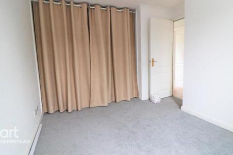 2 bedroom flat to rent, Walsingham Close, Hatfield