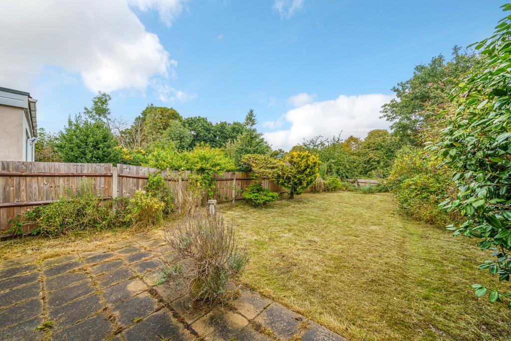 Elmbridge Avenue, Surbiton, KT5 3 bed semidetached house £650,000